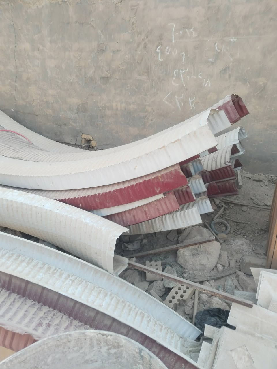 البيع سقيفه كيسبان الدرجه اوله الحديد الثقيل الطول 6امترار ونص والعراظ 3متر العنوان حله الاتصال ***********
