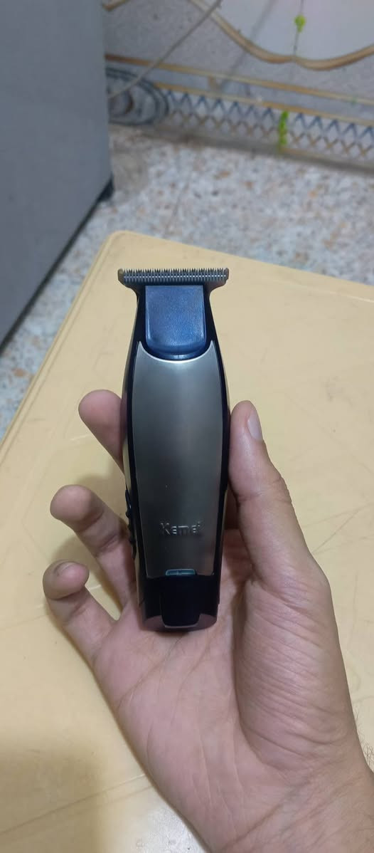 المكينه حلاقه شغاله بس بطاريتها تعبانه ملحقاتها كامله انطي بيها سعر وبالعافيه مكاني النجف الأشرف بالحولي مال شارع الصب مقابل قرية الغدير
