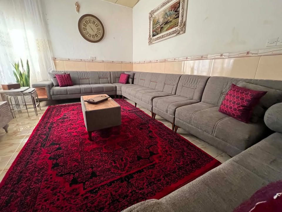 قه‌نه‌فه‌یه‌كی  ره‌نگی ره‌ساسی ده‌ستكرده‌ وزۆر تازه‌و پاكه‌   و هیچ دراویو پیسیه‌كی نییه‌و ١٣نه‌فه‌ریه‌و زۆر نییه‌ كراوه‌ و قوڵی ٦٠ته‌و سلێمانی به‌ نرخێكی گونجاو گه‌یان دنیش هه‌یه‌ ***********
