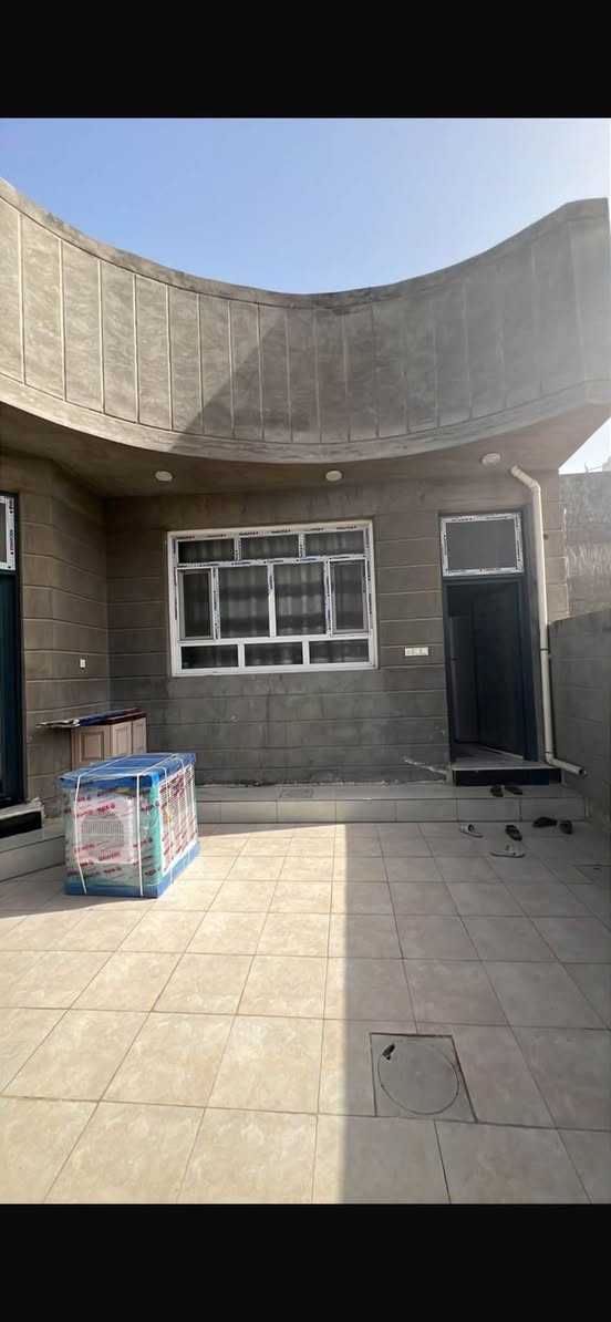دار للبيع
مساحته 200 متر طابو زراعي صرف سند 25 
واجهة 10 نزال 20 
متكون من مطبخ   وصاله وكندور وكراج سياره وغرفتين نوم مناور ثنين صحيات داخليه وخارجيه
عنوان البيت حي الامين الثانيه خلف حلويات قصر الشام أو خلف مركز سيف سعد 
للاستفسار عن السعر مراسله الصفحه او الاتصال  
***********
