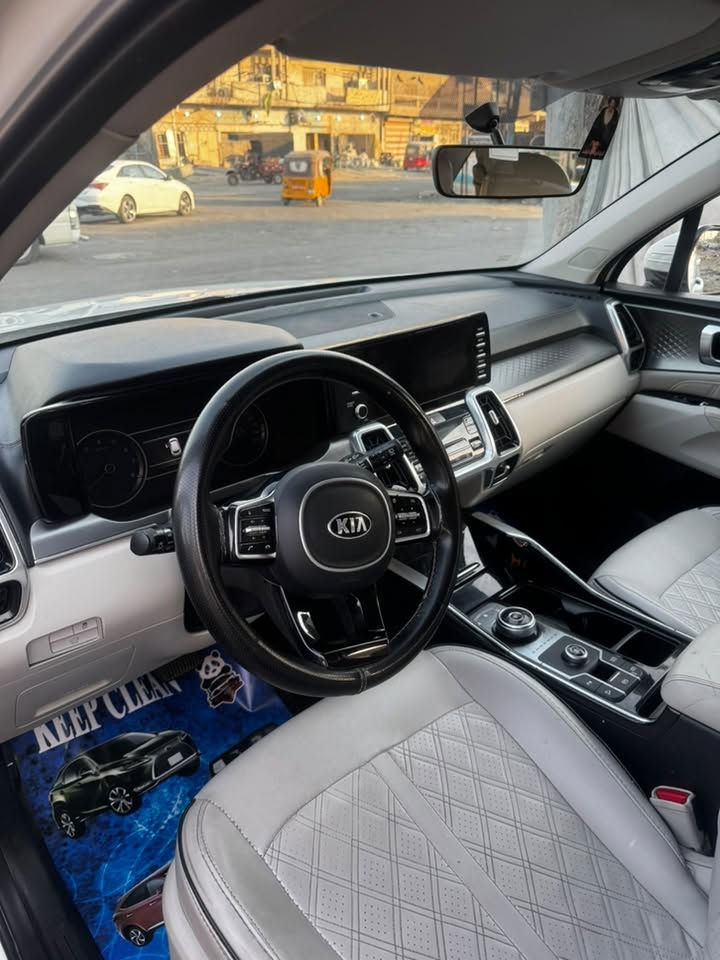 سلام عليكم سورنتو2021 خليجي مكينية3.5 فول مواصفات شباك يشتغل دبل اشارة كير ماوس كشنات جلد مثبت سرعة 7 راكب تبريد منفصل لمقاعد الصف الثالث ستائر خلفية كراسي كهرباء بالكامل فول السيارة ماشية 100 الف بأسمي رقم بغداد سعرها 265 ورقة بيها مجال بسيط رقم الهاتف:***********

