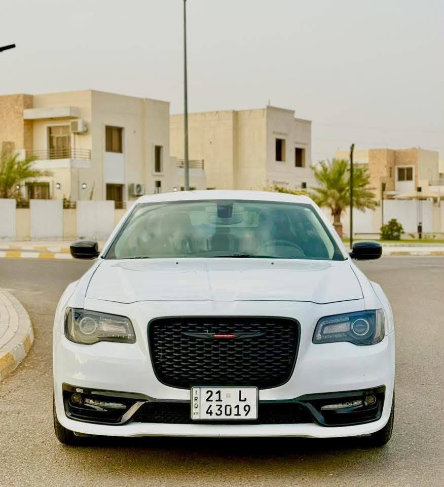 سلام عليكم السيارة للبيع نقد فقط
.
اوباما C300 وارد امريكي 2023 الاصدار الاخير🇺🇸
.
لون ابيض السيارة بيها شبر صبغ بلجاملغ الامامي  وبنيد مبدل بلادي نفس لون بدون صبغ
السيارة كلش جديدة وتسجيل وهزة جديد رقم سليمانية
.
💵السعر 265 ورقة وبيها مجال حق الجية
* 
المواصفات 
بجم S طويل دبل لحية
ماشية 19 الف
محرك V6
دفع خلفي (تو ويل)
لايت زنون وبلوجكتر زنون LED
شاشة كبيرة كار بلي 
صاج ملكي 
ويل كب 20 وتايرات الشركة
بصمة 
كامرة دوارة 
تحكم ستيرن 
•••••
مكان السيارة صلاح الدين تكريت
***********
