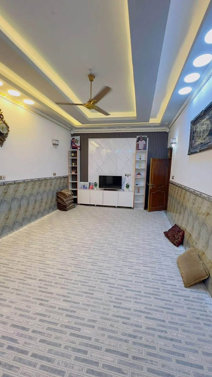 بيت ٢٠٠م 
حي الخليج قرب مدرسة الوقف الشيعي 
بناء كونكريت مطلوب عقاري 
بناء طابق ونص
تسديد شهري للعقار ١٧٥
***********

