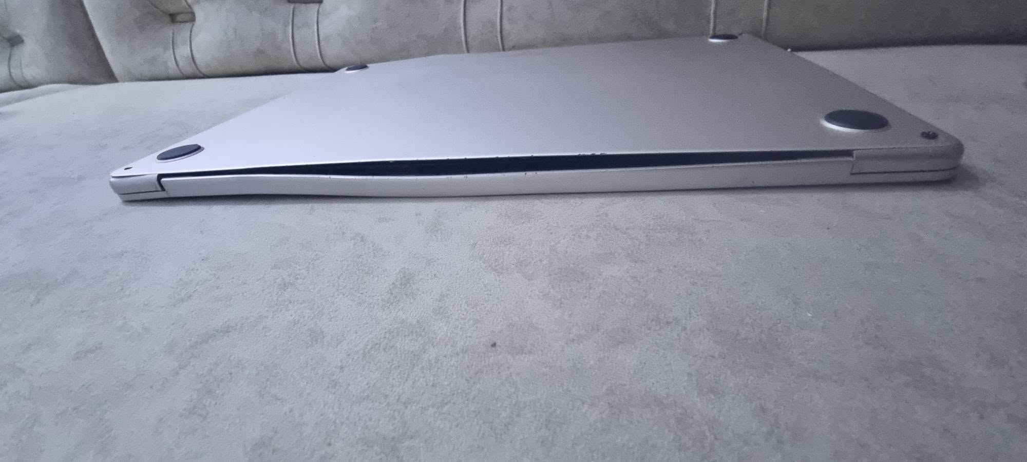 للبيع ماك بوك اير M2 the 15-inch MacBook Air with M2 chip (2023).
طافيه مفلشة مكسورة شاشتهة ابيعها فحم ع وضعها
السعر 150 الف
بغداد /مدينة الصدر/***********
