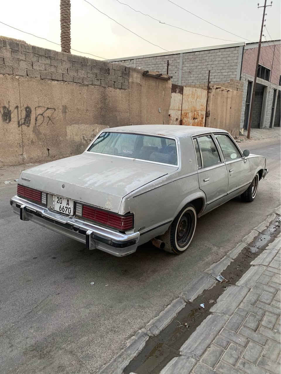 ماليبو موديل 1981 سياره كهربياتها  دواخلها نضيفه وابلاديه كامله مكينه جديده شادلها مال حاويه كير اوتماتيك تعليك نكره سلف وكامله تحويل ثاني يوم باسمي السياره هزه جديده يعني كبل عقد وتحويل رقمها  ديالى شبه مميز 
السعر ٣٨ وبيها مجال قليل مكاني بغداد بوب الشام 
*********** بغداد, العراق
