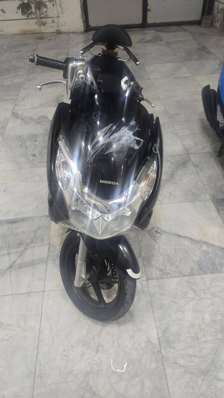سلام عليكم....
دراجة (PSX)...(جيل الاول)  
🛵للبيع  
دراجة شلعه معدل كهربائيات كلهه شغاله 
دراجة جديده  بلادية
أي نقص مابيهة
جيب فيتر وتعال فحص
عنوان كوت
سعر ١٤
+964 780 859 8492
