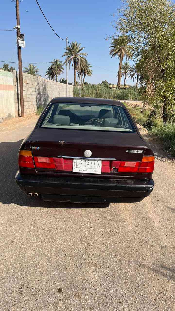 السلام عليكم بي ام موديل 91
525 رقم بغداد مسكر 
 كير ومحرك مكفول 
شرط تحويل 
سياره مكفوله من ضربه 
بس صبغها جارد 
 حداديه جديده 
تخم تاير جديد
 
مكان سياره بابل مشروع المسيب 
***********
سعر 38 بيها مجال
