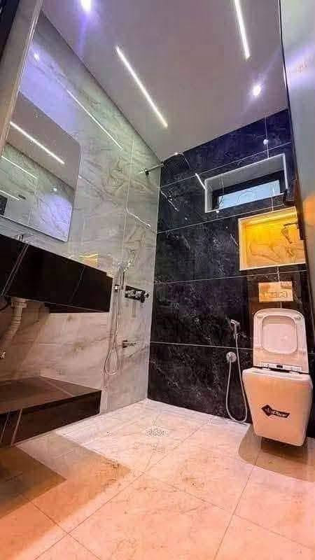 🏡 السلام عليكم 🏡
دار 50 متر تون للبيع
طابو صرف
 يحتوي  على هول صالة
غرف نوم عدد 3 منور خدمات عدد 2 
حي الجهاد  الأمن الوطني 
للاستفسار ☎️ ***********
متوفر وات ساب

