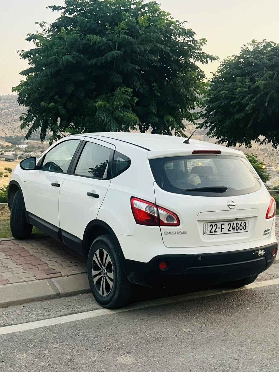 نیسان قەشقە ۲۰۱۲ 
بێ سبوخ چەند پەڵەیەکی ساردە بەبێ سبوغ‌ و کارت
لە وێنەکان ڕوون دیارە جوانتر نەبێ ناشیرن تر نیە
سەیارەیکی توند و تۆڵە سەنەوی نوێیە بە ناوی خۆمە وەکالەی بە شەرت هەزەی نوێیە
سێرڤس حامی لۆ کرایە بێ حەیبە
شاشە ئایپاتە
٤جام کارەبایە
تاک ئەکسلە
تەحەکوماتی سەر سوکانی هەیە 
نامە بنێرە بۆ بینینی سۆنەری سەیارەکە 
سعر ۱۱٥و مەجال 
زین:***********
کۆڕەک:***********
ئاسیاسێڵ:*********** شومان, أربيل
