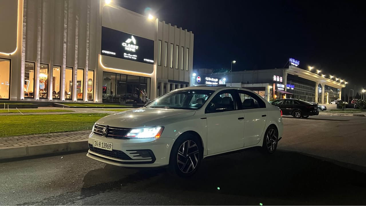 Jetta GLiفوول فوول مواسةفات هةموو شتي بةشةرت سيستةمي گزوز سپورتي لةسةرة 
سلايت
كوشن جلد و هيتةر 
سةماحة BOOS
3 گير پاڤل شةفتي سوكان تةحكوماتي سوكان
پشت و پئش كةپس 
گئر  مةكينة. بةشةرت 
سةنةوي نوئية هةتا ٢٠٣٢ دينار مةسرةفي نية 
سةيارةكة دةرگا و چاملغي بؤياغة تؤزةك ناو دةرگةي گرتية هةموو شتي بةشةرت بئ مةسرةف و مالي گةنجان (سعر١٠٨) و كةمةك ماجاليشي تيداية  تةلةفون ***********/***********/*********** أربيل, العراق
