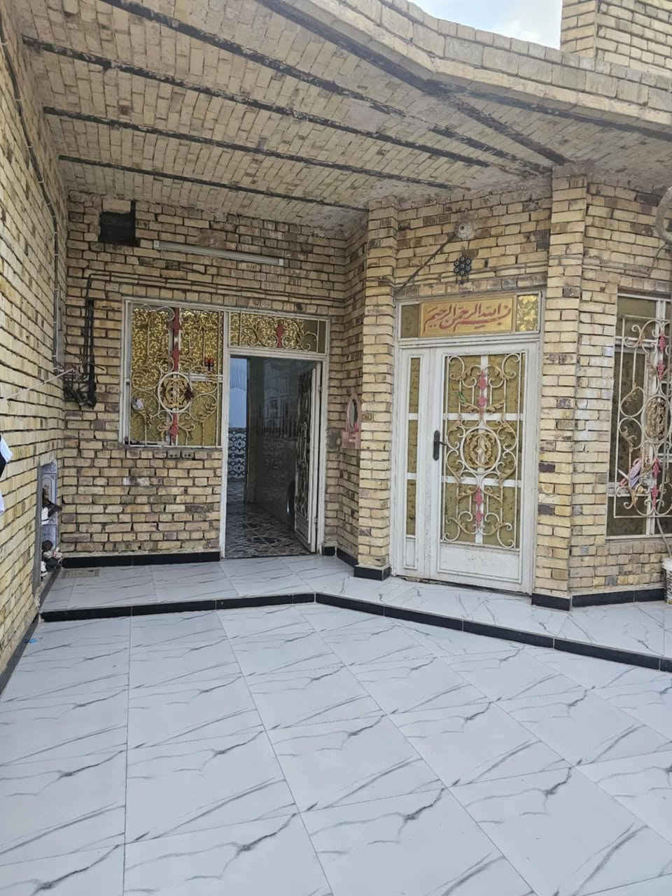 بيت 130
العوفية. قريب على شارع حسينية الرسول ص. 
بناء 2023
عكادة طابق ونص. السعر 100 وبيه مجال. للاستفسار ***********
