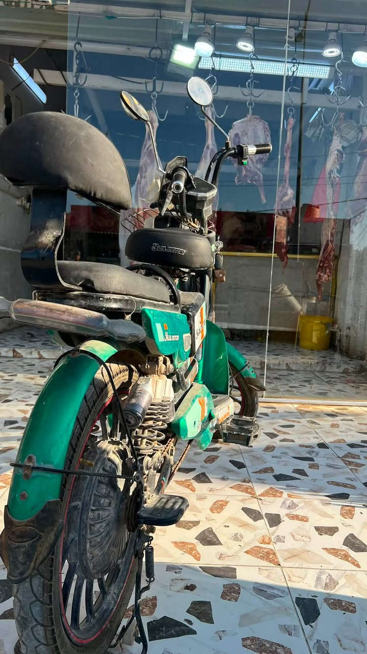 دراجه شحن للبيع نضيفه وضع شركه بس عايزها بطاريه سعر 300 وبيها مجال بسيط ***********
