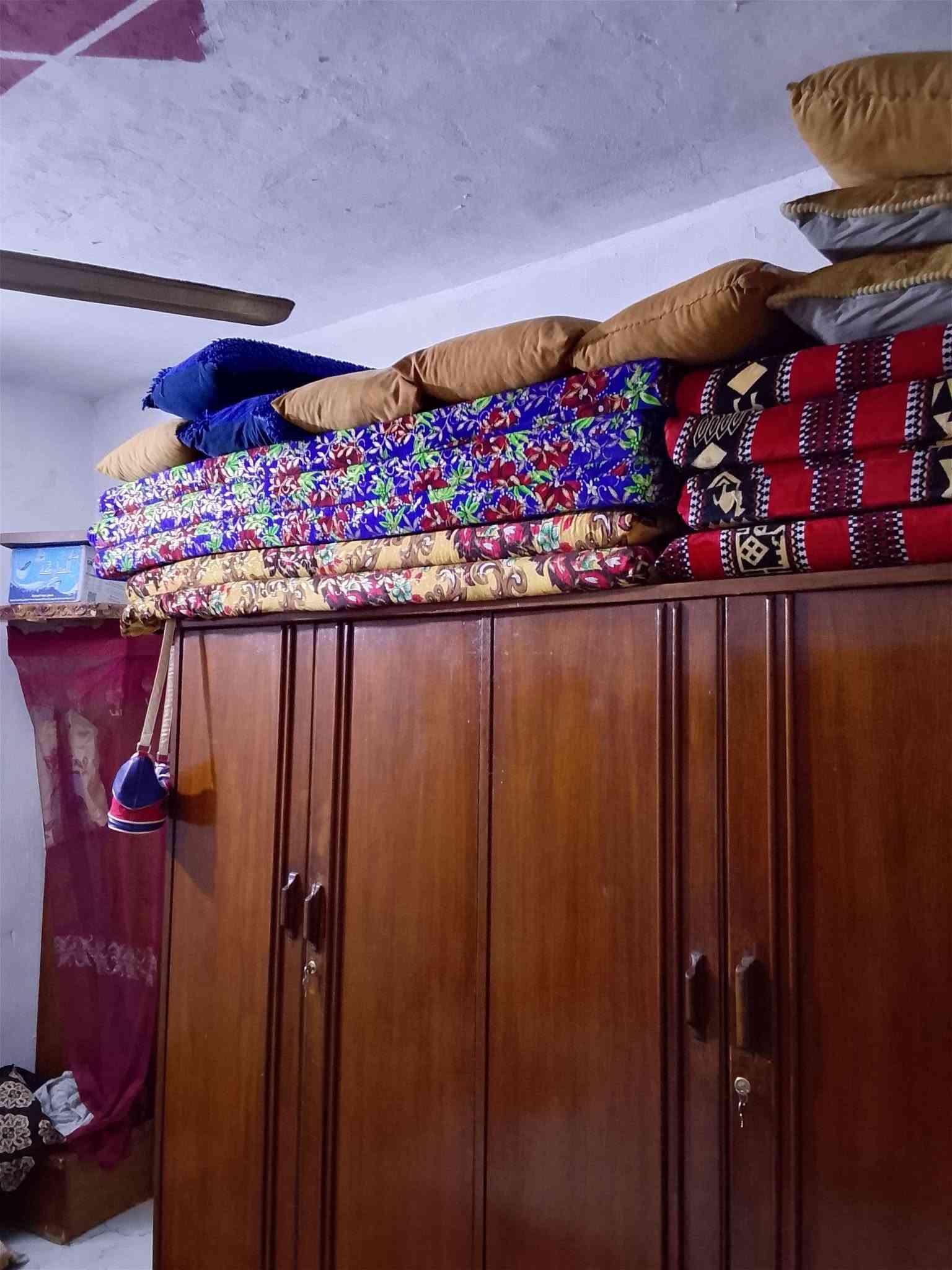 السلام عليكم اثاث بيت 🏠 للبيع بعدهن كلشي نضيف حيل بس رايد اشيل وريد ابيع العنوان بغداد ابو غريب الحصوه النصر ول سلام تواصل ع رقم هاتف 📞 *********** بي واتساب يراسلني ونطي السعار
