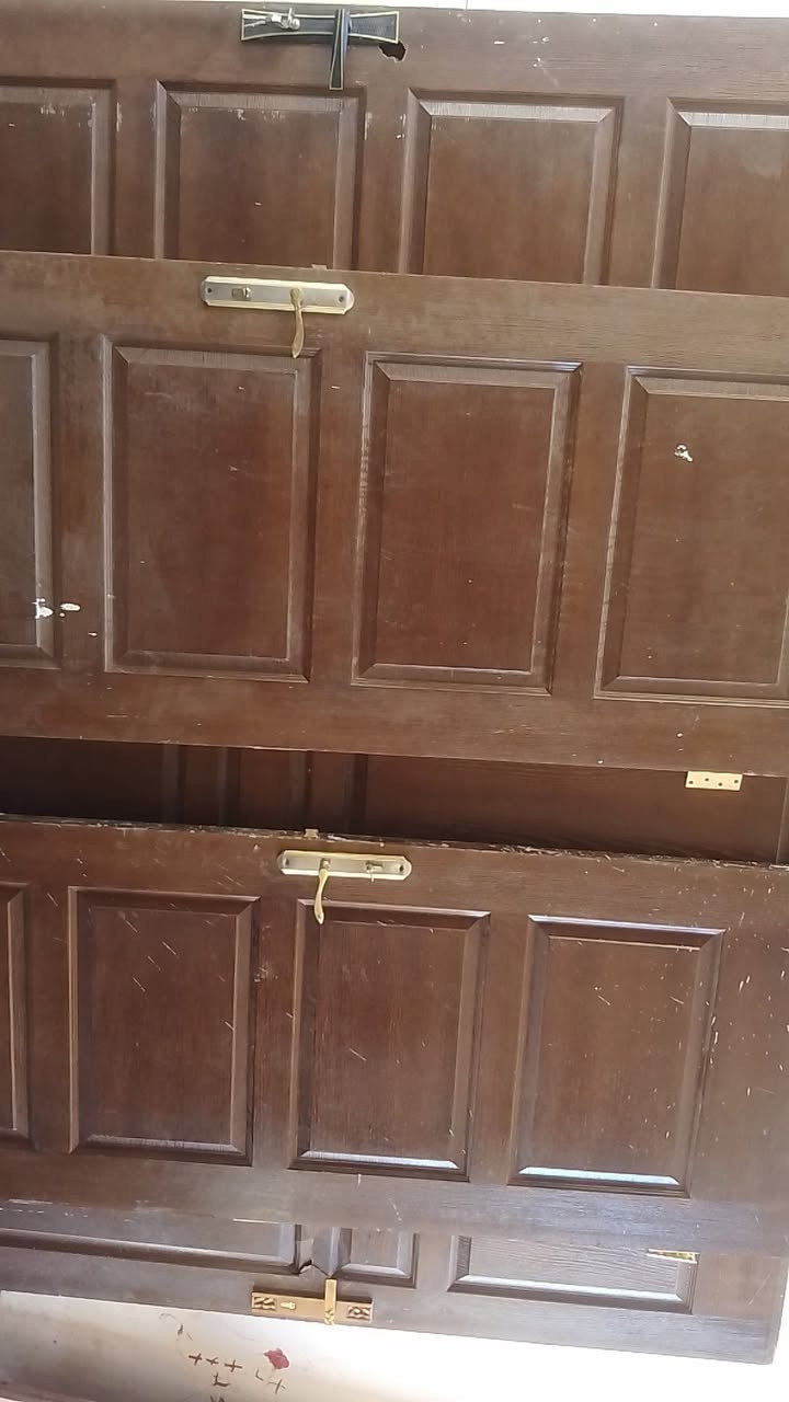 بيبان خشب للبيع 5 بيبان مع جرجوبتهن كاملات جدد الباب الواحد ب 30 الف وبي مجال للشراي ابيع شلع مكاني مدينةالصدر ***********
