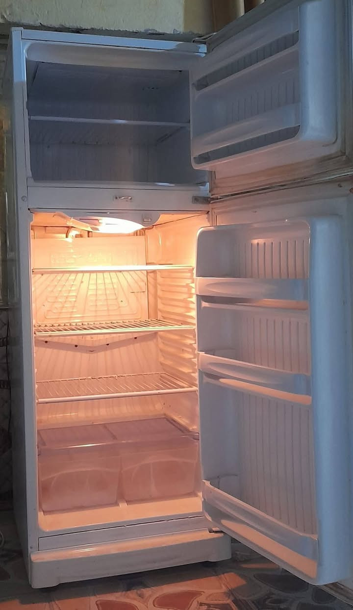 ثلاجه كونكورد 18 قدم نظيفه جدا على البلاد فول تجميد السعر 220 هاتف *********** بصره
