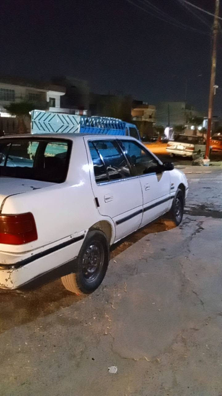 اسلام عليكم سيار هونداي بوني موديل 92السيار جاهز ميعوزا اي شي محرك شرط لا نفخ ولا صرف كير شرط  الكهربايات كلها شغاله داخل نضيف الرقم اخضر بيها كاربون ورقي شرط التحويل السعر 17 وبيها مجال  متواجد على الفيس هذا رقمي ***********
