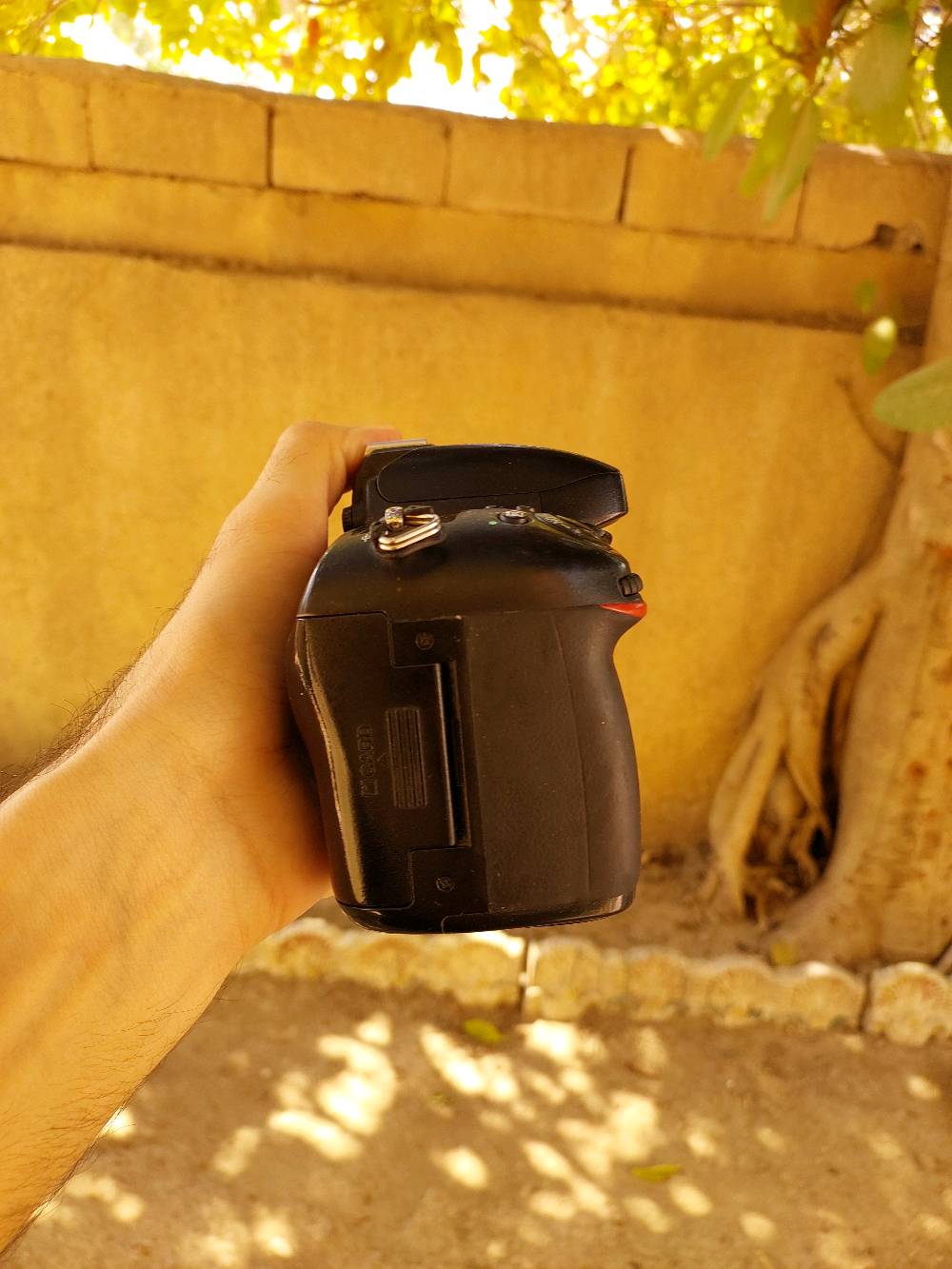 السلام عليكم 
كاميرا نيكون 610D/فول فريم/ للبيع او مراوس مع موبايل

شتر عالي

ملحقاتهة 
1. جنطة مقسمة 

2. رام 32 جيجا

3.  عدسة نيكون 300/70

4. اضائة LED مع بطاريتها و الشاحنة

5. حزام كتف عدد 2

6. شاحن و بطارية الكاميرة 

7. فلتر عدسة 

8. محول OTG USB-C

9. كادريدر 6 في 1
 
10. حافظ جيلاتيني

السعر 725

يوجد توصيل

مكاني بغداد المحمودية 

واتساب او اتصال
***********