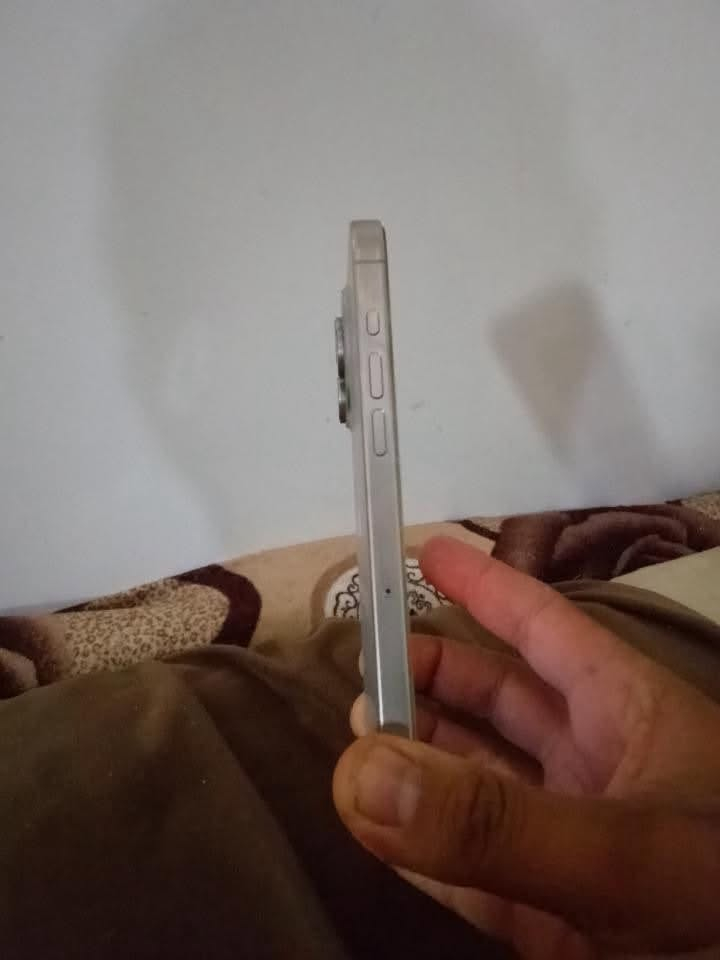 ايفون 15 برو ماكس نضيف ومامفتوح ابد بي نقطه خفيفه بل شاشه وماتئثر بشي بطاريه 83مكاني فلوجه السعر 750 وبي مجال بسيط ***********
