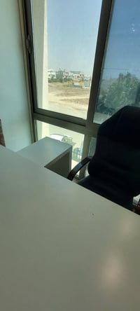 مكتب • للبيع