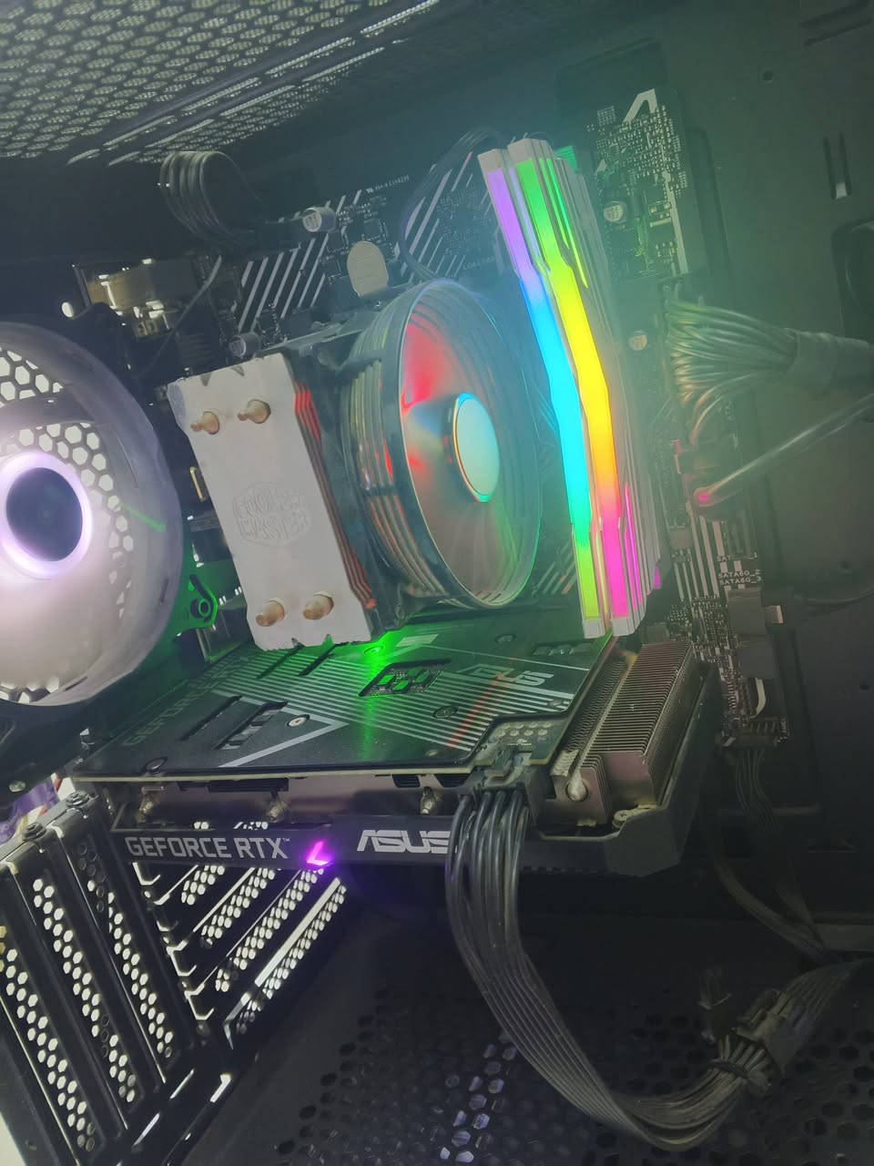 السلام عليكم تجمعه للبيع تجي تاخذها من باب البيت توصيل لا يوجد
RTX 3060 12GB ASUS

CPU I5 10400F

RAM DDR4 16 GB RGB 3200

HARD M.2 للنضام 128
Ssd 1 TB
HHD 1TB

البورد B510M-E
Power 650 
شرط تفحص حراره القطع وانطيك ضمان من باب البيت سعر الكيس 925

الشاشه GAMON 27  180Hz
2K
بعدها جديده مع الكارتونتها. سعرها 200
العنوان بغداد الشعلة اخذ سكرين المنشور ودزلي واتس اب فقط ***********

