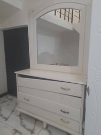 غرفه • بيها ضرر • ميز تواليت