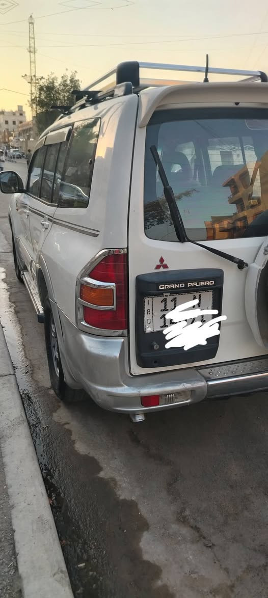 السلام عليكم باجيرو موديل 2002 للبيع الرقم بغداد انكليزي بسمي محرك 3500 جديد حاويه وكير وتبريد مكفولات بيه مكانات صبغ كهربائيات كله شغاله تخم تاير جديد 7راكب مري شفط كامره الاتصال *********** العنوان بغداد
