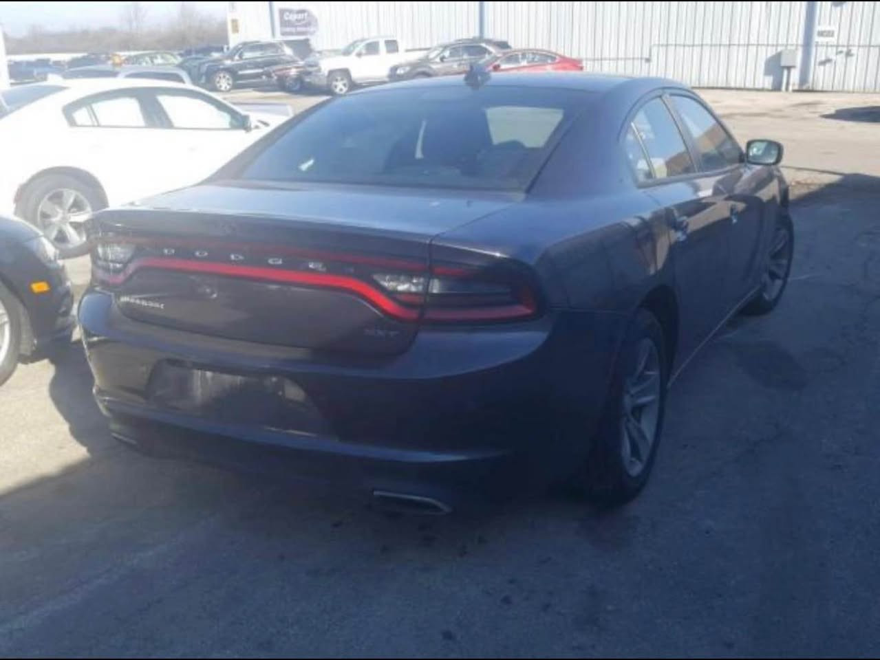 السلام عليكم للبيع جارجر امريكي موديل 2018  SXT Plus فول مواصفات عدا الفتحه 
الحادث جاملغ امامي مبدل ومصبوغ وباب السائق مصبوغ ونص الباب الخلفي مطابقه لون فقط بدون اي ضرر بيها مكانين بسيطات بارد 
بيها ايربك وراجع سستم كامل 
كير ومحرك مكفولات 
حجم المحرك 3.600 ماشيه 106 كيلو متر حقيقي صدر امامي خلفي جديد تخم تاير مابيها اي نقص السيارة شاديلها عدسات وبيها ضمان 
صور الحادث مرفقه مع السونر
السعر 180 ورقه وبيها مجال 
بغداد السيدية او حي العامل  
*********** بغداد, العراق
