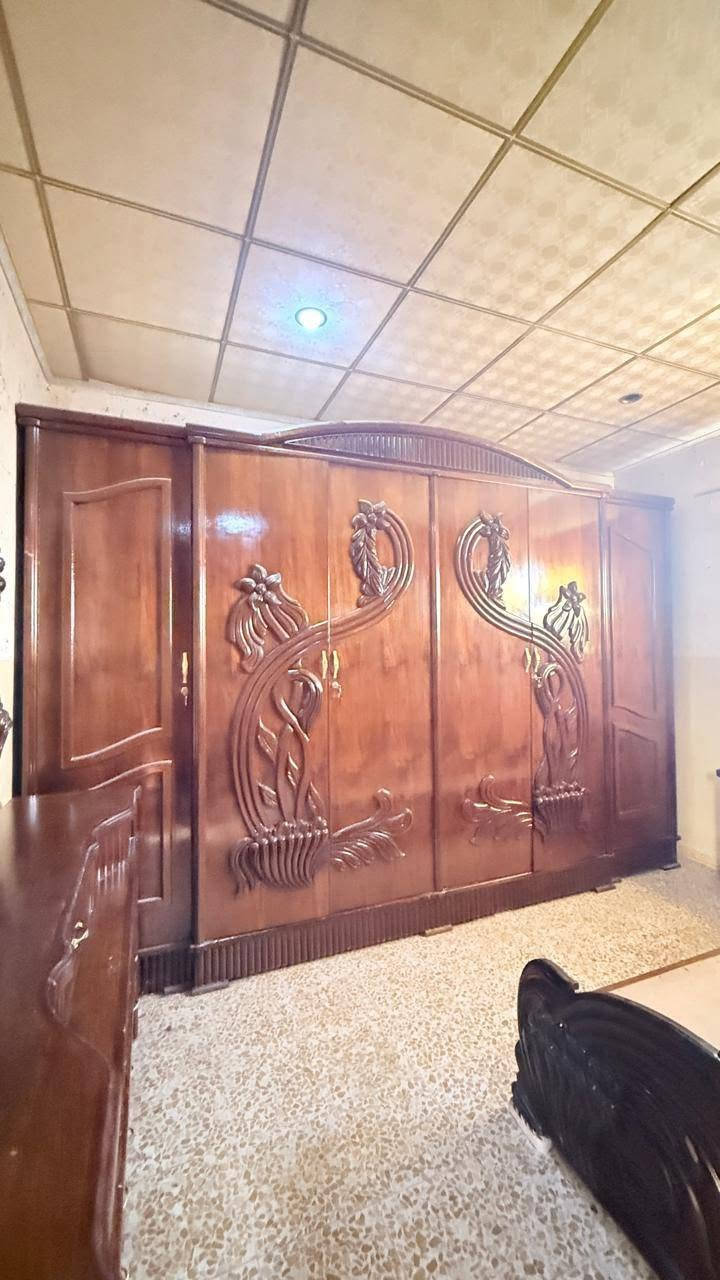 غرفة نوم خشب ثقيل فصال عندالنجار نظيفة جداً وملحق داخلي للبيع
للتواصل خاص ***********
