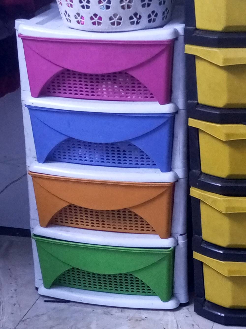 السلام عليكم اغراض للبيع كنتور 175ب زاويه ب 50  ملكانه ب قالب كريب بعشره معصاره ب 20 متجر الاصفر ب20 المجر الثاني اربع مجرات بعشره تنور غازي 25 مكاني بغداد الدوره