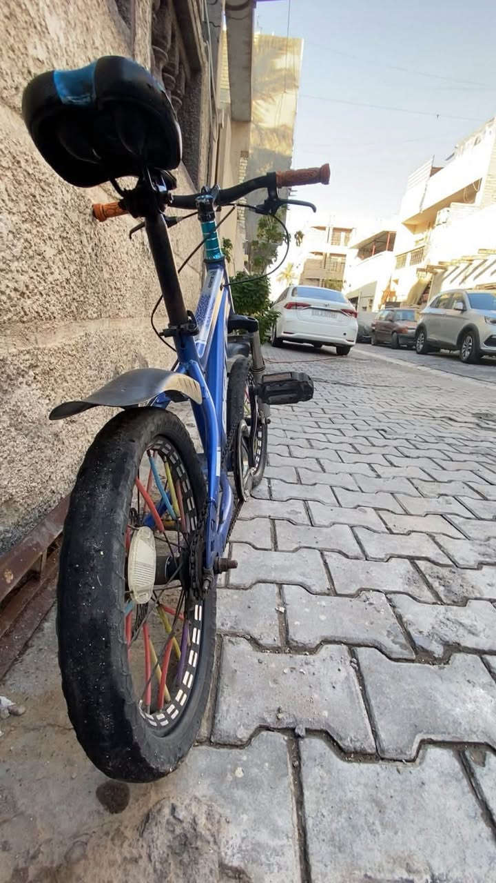 سلام عليكم بايسكل للبيع ياباني كلة جديد حجم ١٦ السعر ٤٥الف وبي مجال بصيط مكاني الاعظمية شارع ٢٠ وهاذ الرقم***********
