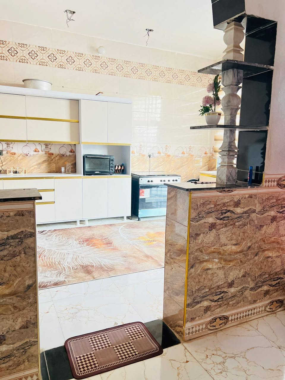 بيت للبيع حي المتنبي مساحته 250م  ثالث بيت عن الشارع العام بناء طابوك غرفتين وصاله واستقبال ومطبخ وصحيات داخليه وخارجية الاستفسار
***********
بيت للبيع  بالنعمانيه قرب محطه الكهرباء حي المتنبي مساحته 250م  ثالث بيت عن الشارع العام بناء طابوك غرفتين وصاله واستقبال ومطبخ وصحيات داخليه وخارجية الاستفسار

