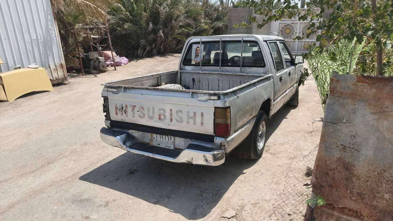 سلام وعليكم مستوبيشي مديل94 مكينه سوناته جديده كير  عادي السياره جاهزه وحلوه شاصي شرط مكفول رقم ميسان تحويل ثاني يوم السعر ٢٧ وبيه مجال مكاني البصره القرنه بني منصور وشراي يتصل عله رقم ***********
