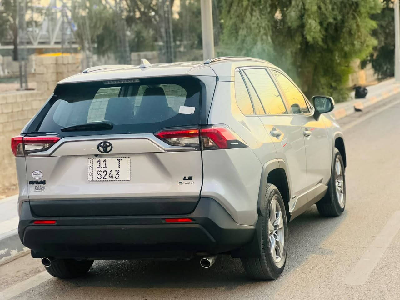 السلام عليكم
_ راف فور  RAV4  2025 LE 
_ مكينة 2500 هايبرد
_ ماشية 3000 ميل ( يعني زيرو )
_ مواصفات  LE معروفة
_ ضرر جامرلوغ وبونيد فقط بدون دواخل 
_ بدون شواصي
_ ايرباك فقط دركة + بردة
_ رقم بغداد ب اسمي 
_ مكان السيارة ديالى _ بعقوبة 
_ السعر ٢١٢ وبيها مجال 
_ ***********

