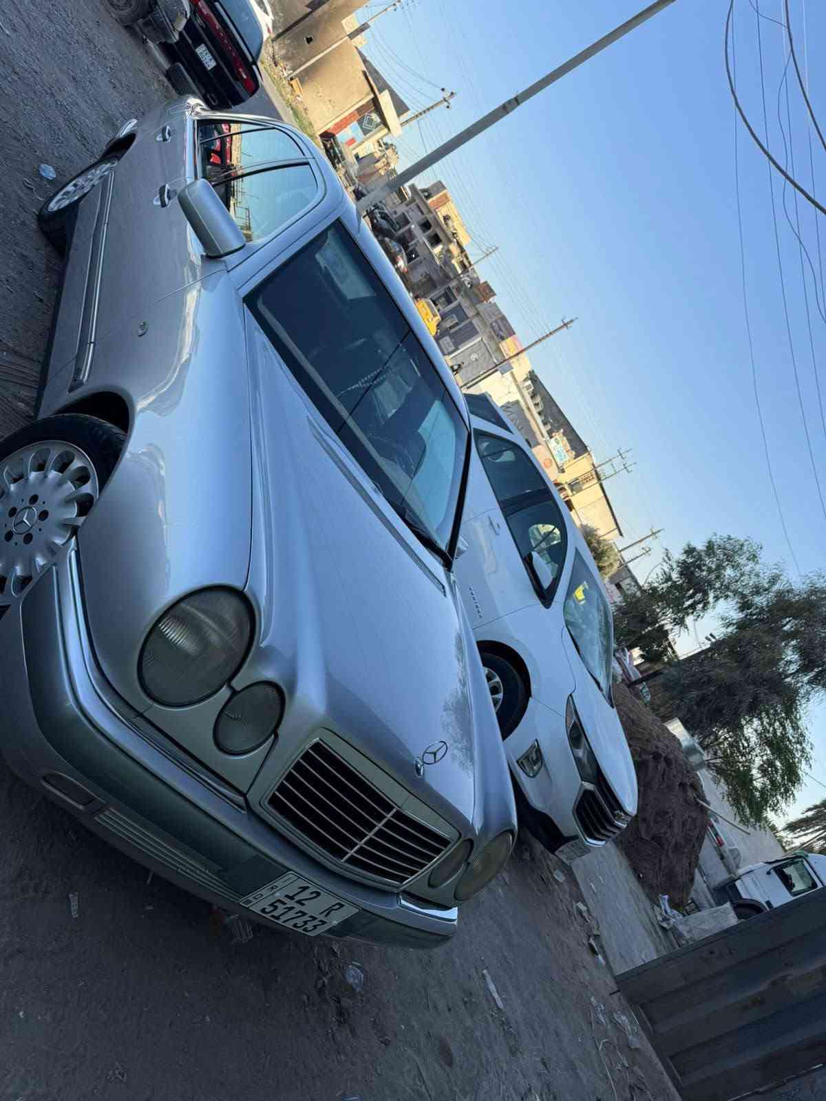 مارسدس
موديل 97 تبريد تدفئا  سيارة حيل نضيفه
فول  سنتر لوك لايتات زينول خراطيم
***********
سعر 80 وبيها مجال قليل
