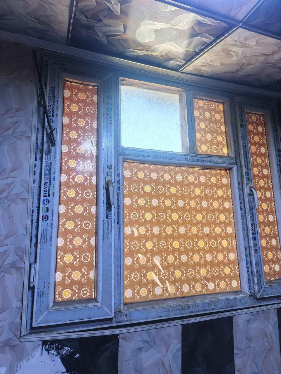 السلام عليكم 
البيع
سندويش  ابو نحله    
  طول ١٢,,,الوجه اربعه ونص
البيع شلع هوه البيبان هيكل حديد ابو الربعه 
جد نضيف 
***********
