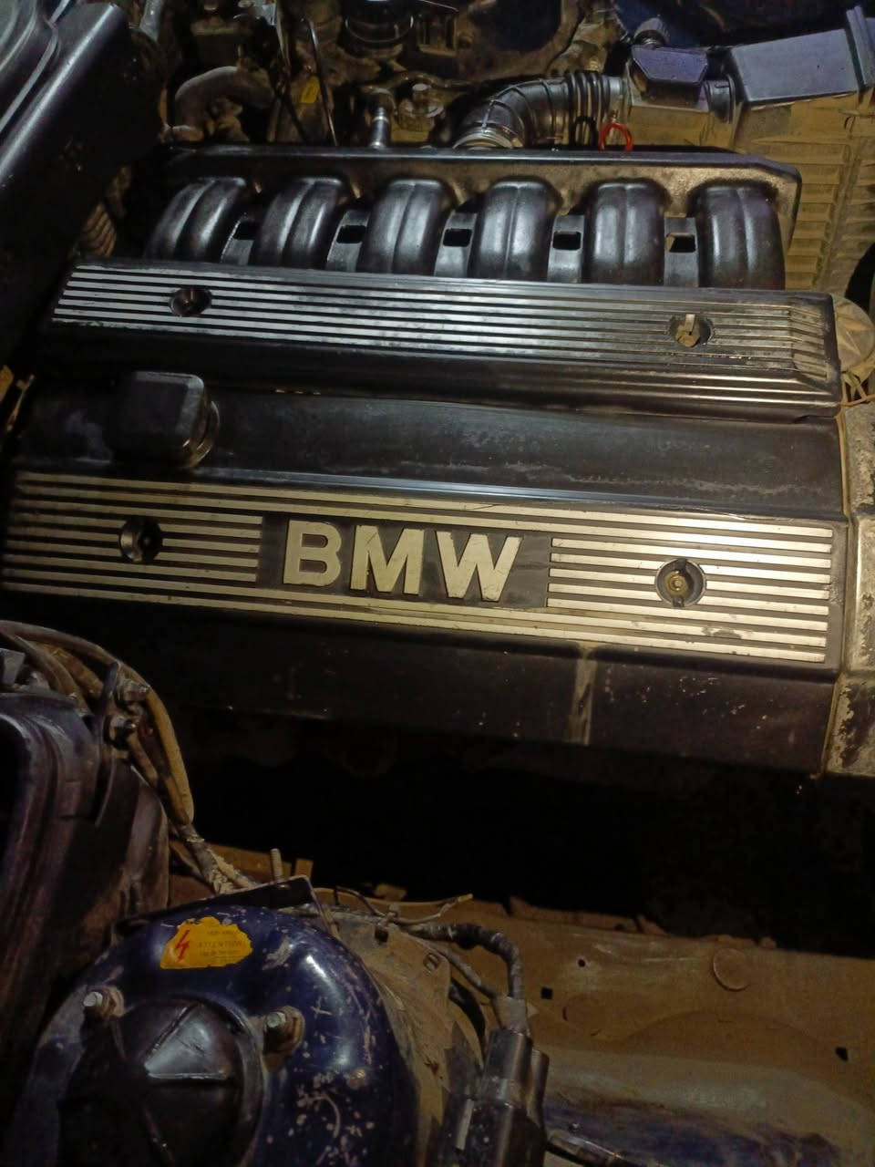 السلام عليكم BMW
رقم نينوى مسطرة 
سنويه 2030 ،،، حجم 525
شرط التحويل ،،، الشرعي بالموصل 
محرك كبس شرط ،،، كير عادي شرط 
الموقع/ موصل حي التأميم 
السعر/35
تلفون *********** بيها واتساب 
        ***********
 للعلم بحياتي ما مشتري بي ام كنت متوازي على 
مبلغ مالي وانطيت سيارة واخدت فرق 
ولا اعرف بالتفاصيل يعجبك تعال وتبشر 
       أخوكم أبو عبد الحي
