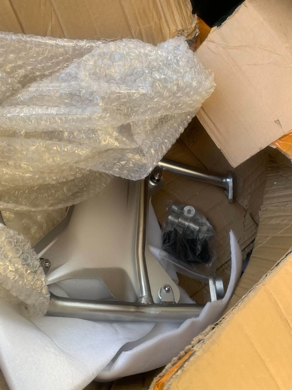 البيع السعر ٤٠ الف ‭***********‬ مكاني بغداد الكاظميه

نص مكتوب في الصور:
- Amazon.it
- Crash Bar Paraurti Motore Del Motociclo Crash Bar Barre Di ...
- انتقال
- حفظ
- مشاركة
- Amazon.com: FWXE...
- Amazon.com
- Crash Bar Paraurti Motore D...
- LIND
- Excellent
- ١٢:٤٨ طرح أسئلة حول هذه الصورة G الكل المطابقات التامة المحتوى المطابق مرئيًا وضع AI نبذة باستخدام الذكاء الاصطناعي تظهر الصورة عارضة حماية المحرك أو الصدام الجانبي (Crash Bar) المخصصة للدراجات النارية، والتي يبدو أنها تتوافق مع طرازات مثل BMW R1300GS أو دراجات المغامرات المشابهة المصنوعة من الأنابيب المعدنية مع صفيحة تثبيت مركزية. إذا كنت ترغب في المساعدة، هل يمكنك إخباري: ما هو طراز وسنة الدراجة النارية التي تملكها؟ هل تبحث عن تعليمات التركيب أو قطعة غيار محددة لها؟ عرض المزيد صور مطابقة مرئيًا Webike Japan Amazon.it Crash Bar Paraurti Motore ...Del Motociclo Crash Bar SRC : تحطم بار (منخفض) سيارة 0