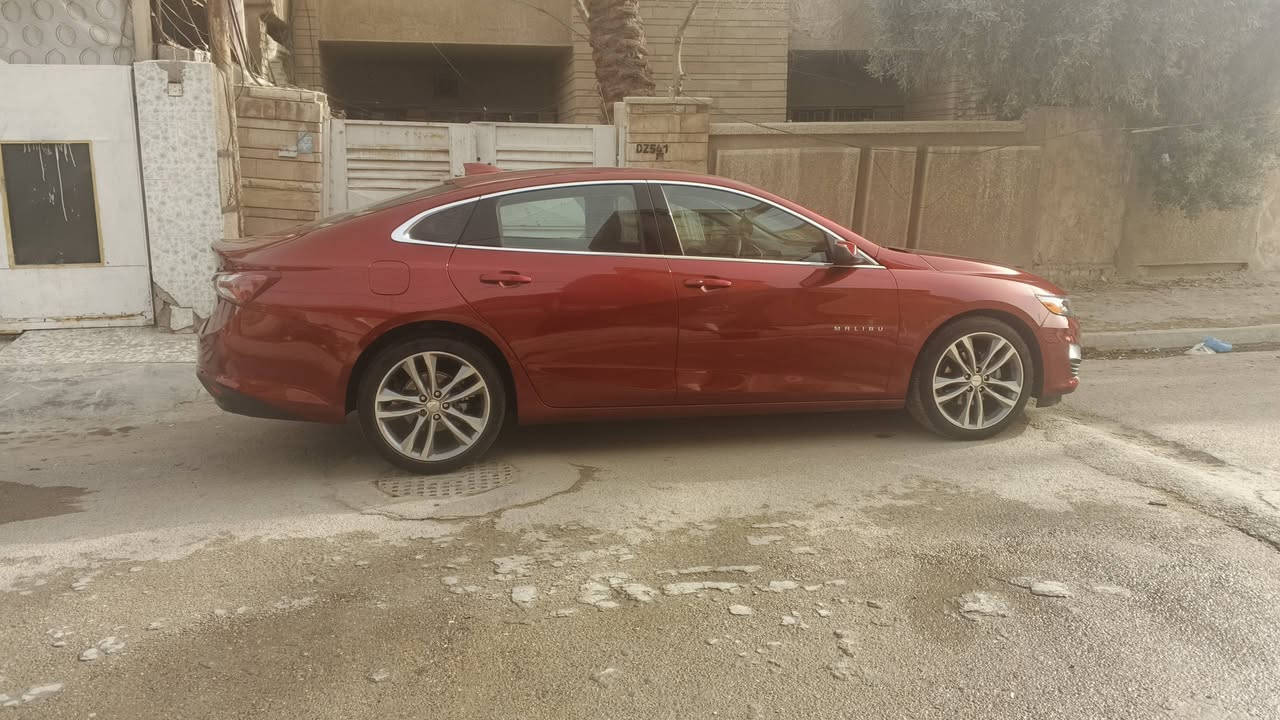 ماليبو 23 ماشيه 7000حادث خفيف قطعه وحده فقط كما موضح بالصور
***********
