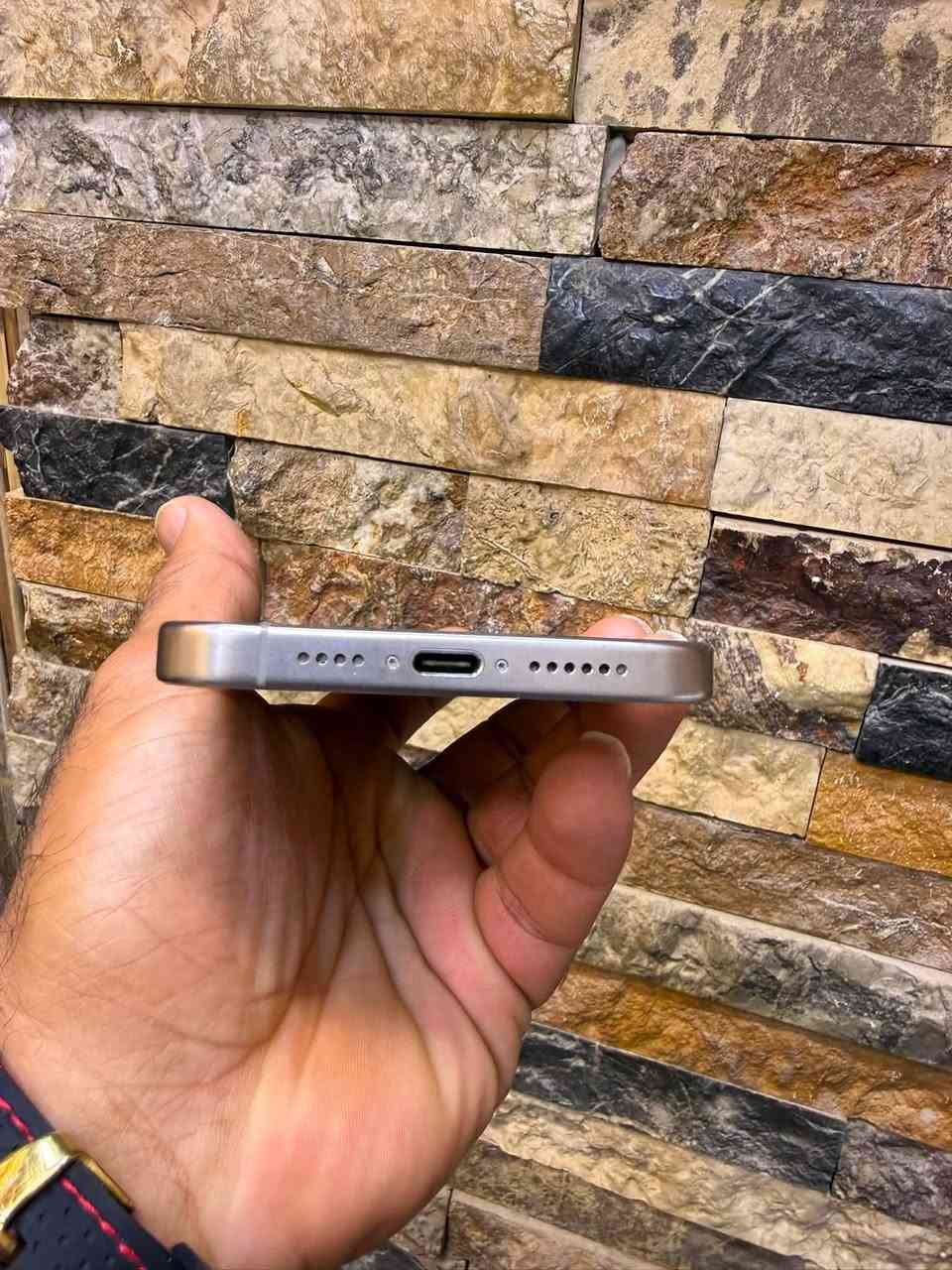 آيفون 15pro max 

مكاني بغداد 

الجهاز مثل ما بل صور بي كسر بل ظهر  

بطاريه 84

 
 900 الف مكاني بغداد 

التواصل واتساب ***********

