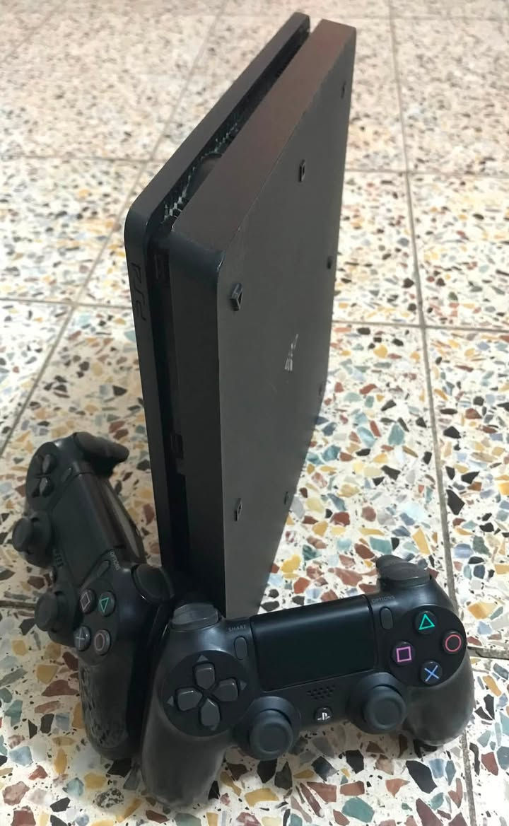 Ps4 slim
نظافته ١٠٠٪؜ مامفتوح أبدا 
لوك ستيكر كله شغال cd
مهكر نظام١٢.٥٠  ذ ٥٠٠كيكا 
تهكير متصفح مستقر ١٠٠٪؜ 
اثنين جوستك أصلي وتجاري 
ملحقاته واير اج دي  وكهرباء وشحن جوستك 
ألعابه: 
راكنورك
بيس٢١
سبايدر مان
رزنت ايفل٤
جيتي اي
بيس٢٠٠٧
الحرب العالمية الثانية

مكاني بغداد
***********
السعر ٢٨٠ مجال جدا بسيط

