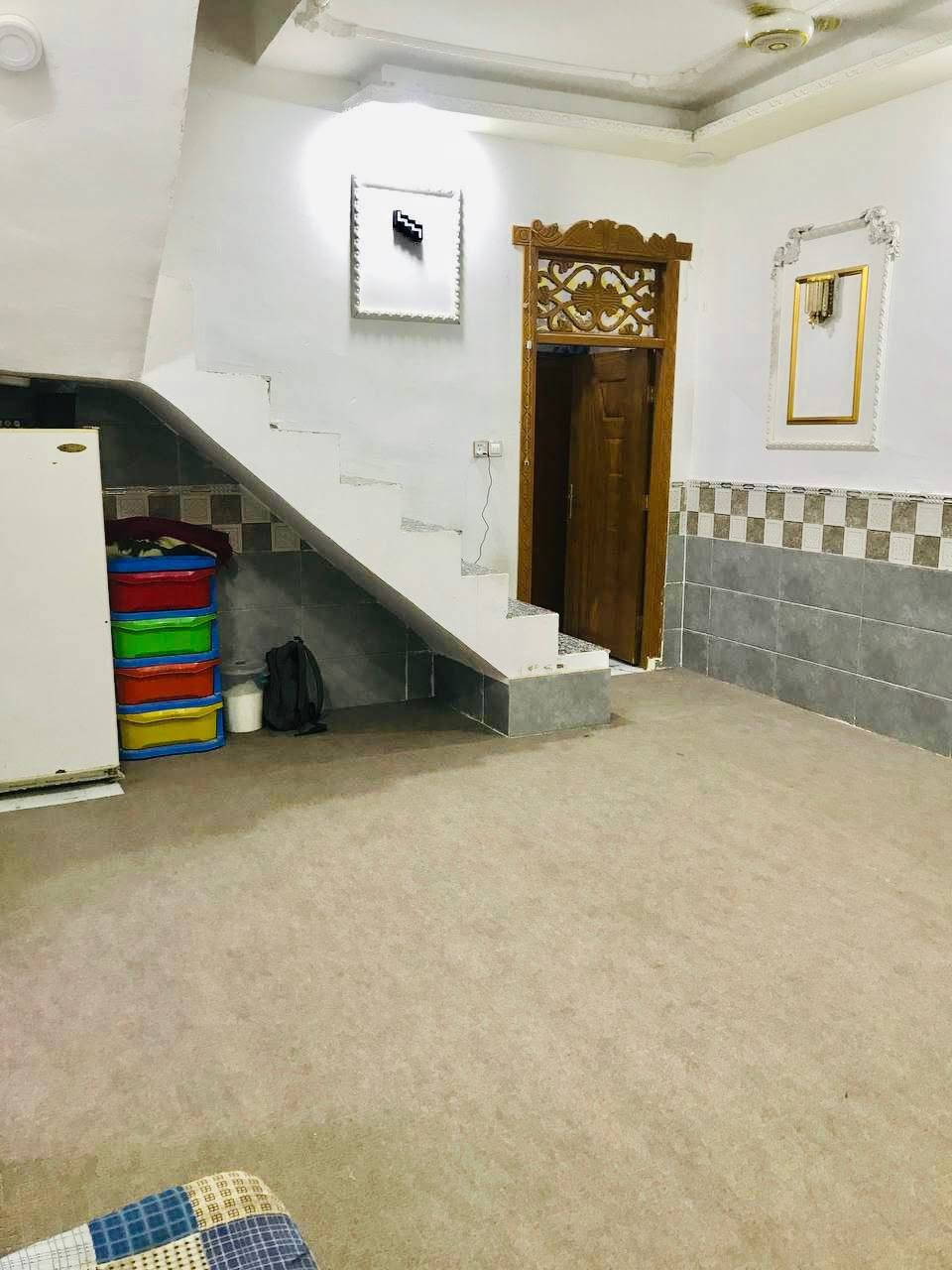 السلام عليكم
دار 100 متر للبيع يحتوي على غرفه او صاله او مطبخ واستقبال او صحيات داخليه او خارجيه اساس الدار صب كونكريت بناء الدار بلوك الطفيلي السكف صب كونكريت الارضيه بورسلين ديكورات جبسن بورد السطح مطبك اشتايكر البيت متعوب عليه او مال جناي

 السعر( 35) مليون او بي مجال 

العنوان /براكيه /شارع المطار القديم /مقابل صيدليه ارض الفرح 

للاستفسار مكتب المهندس 

***********

***********
