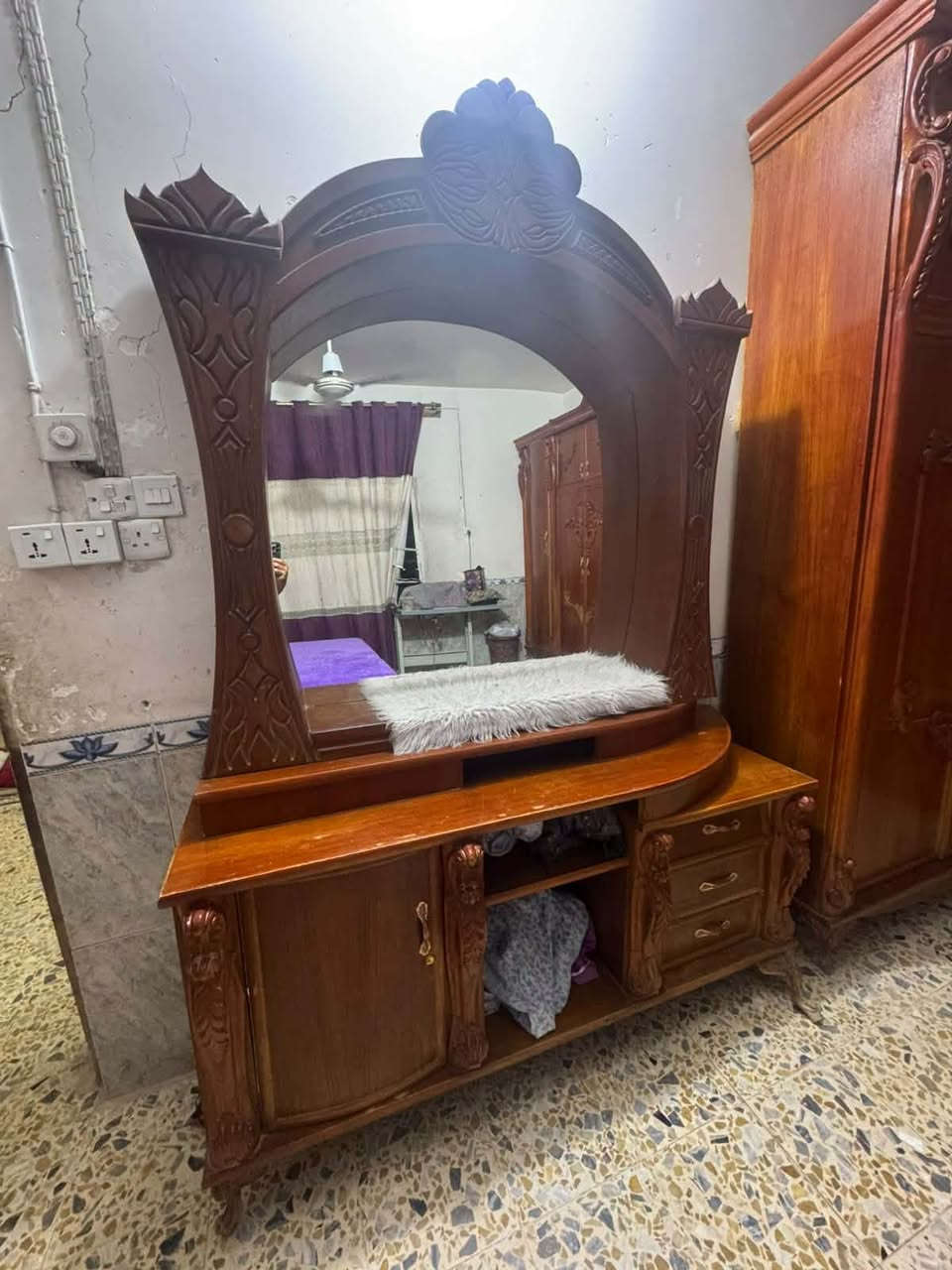 غرفه تسكام وجه وكفه صارت عليه ب3 ونص الله شاهد
اريدها 650 بيع مستعجل شراي خاص غرفه ولا اي نقص بيها 
ديوانيه 
@إشارة
