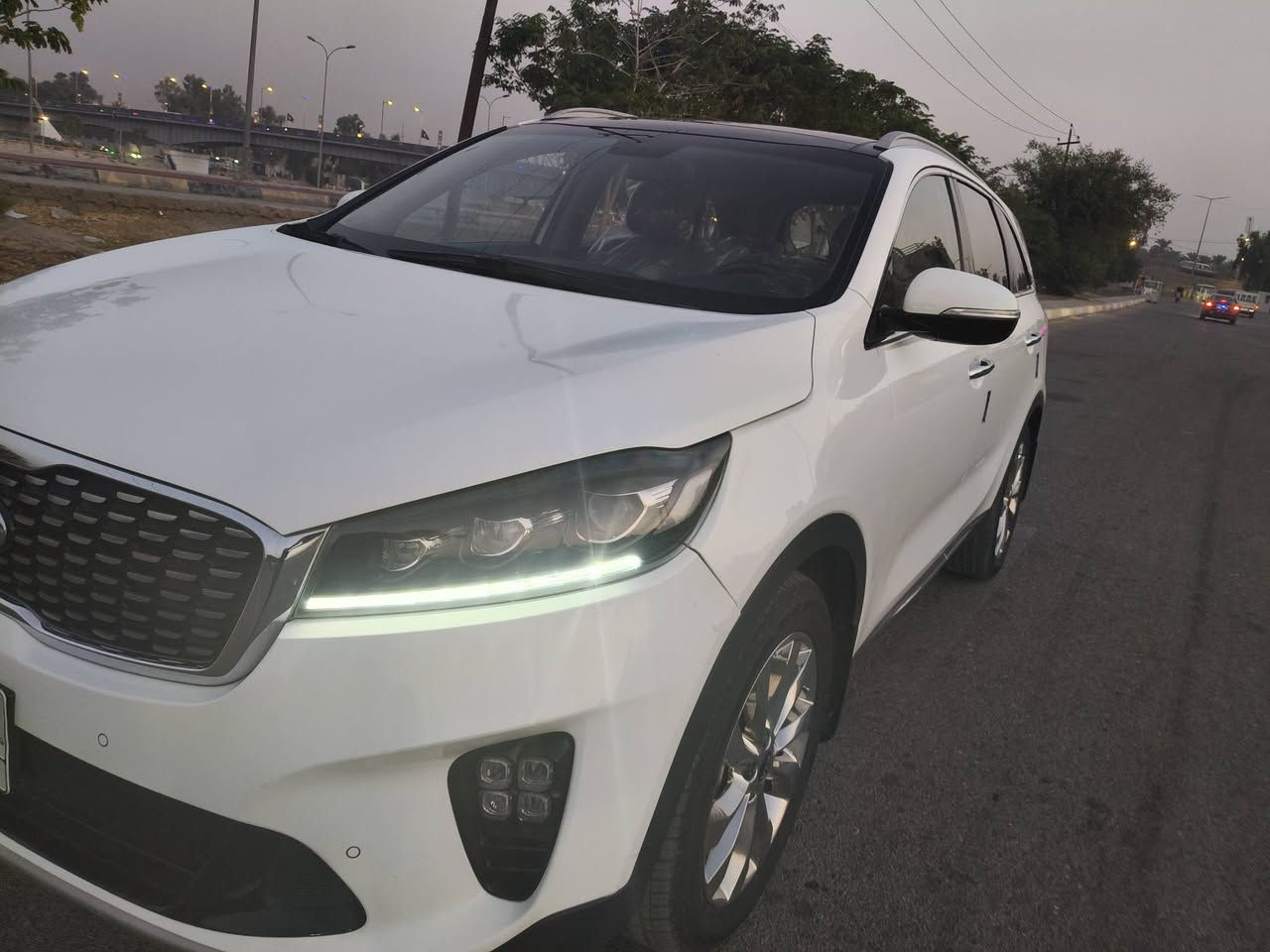 السلام عليكم
سورنتو 2020 خليجي مواصفات نص فل السيارة بانوراما بصمة مواصفات معروفة  السيارة مكفولة عدا رصعة صغيرة بالتكمة اليمين عداد السيارة 69000  
مكان السيارة بعقوبة  للأستفسار ***********
سعر 230
