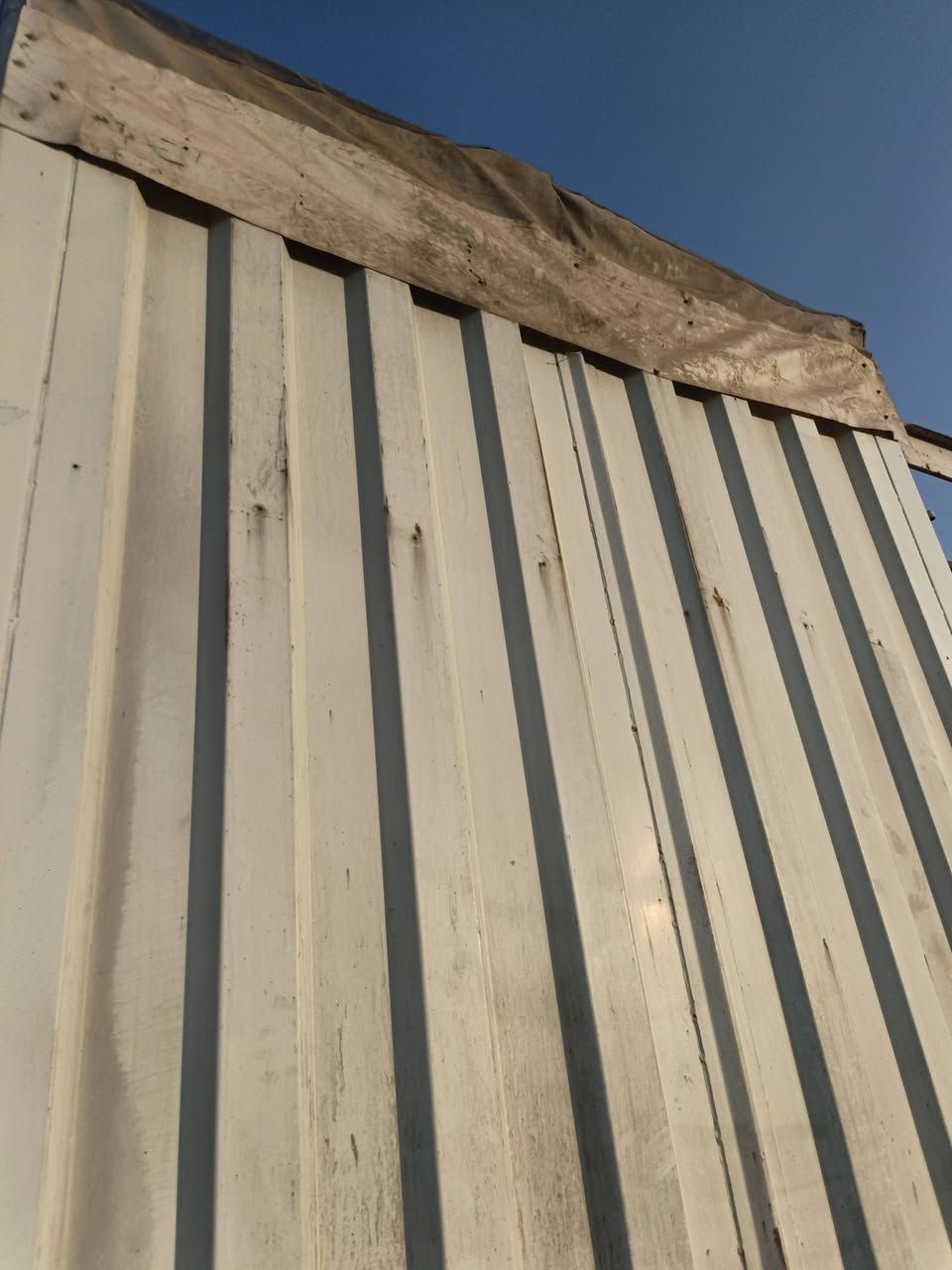 بودي فصال جرف مال وحش يرهم لجميع السيارات بس تغير الشاصي طول سبعه ونص ارتفاع ثلاثه امتار السعر 30 وبي مجال
***********
