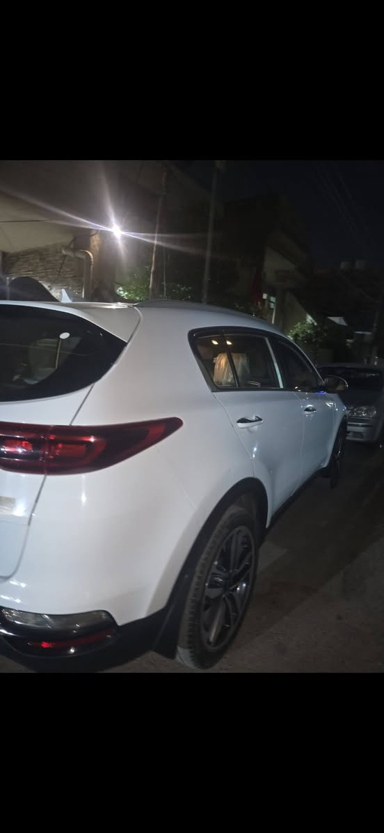 🚗 كيا سبورتج 2021 للبيع 🚗
​الموديل: 2021
​المحرك: 2000 دوش (DOHC)
​المسافة المقطوعة: 65,000 كم
السعر:210 وبيها مجال 
​الحالة: مكفولة من الحادث والصبغ (شرط الفحص)
​الرقم: بغداد (خصوصي)
​✨ تفاصيل إضافية:
​السيارة بحالة الممتازة، جاهزة للتحويل والاستخدام ولا تحتاج أي مصاريف.
مكاني بغداد 
للاستفسار ***********
