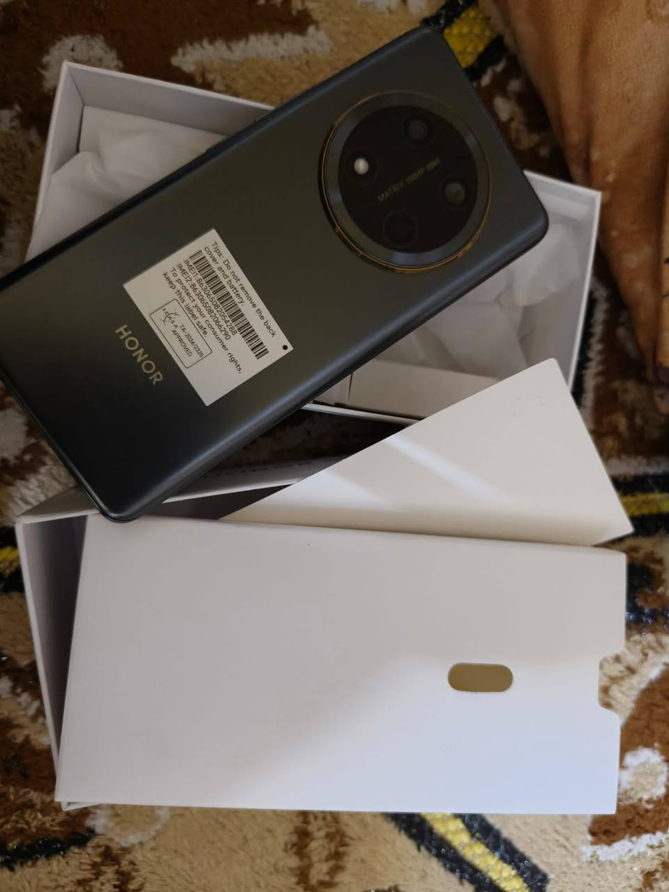 سلام عليكم ***********
HONOR  X9C
ذاكره 256
رام12
بطارية 6600 
الجهاز زلغ مابي نضيف غراضه كامله كارتونه وشاحنه 66واط مال جهاز اصليه استخدام قليل 
السعر 380
