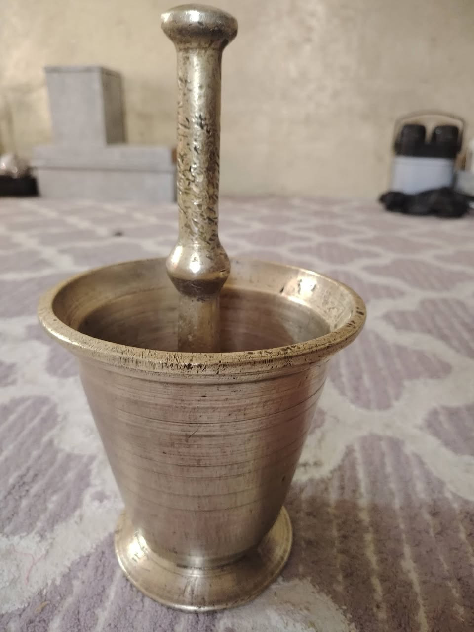 هاون بغدادي للبيع سعره 150 وزن ٧كيلو مع المدك للاستفسار التواصل على الرقم *********** واتساب
