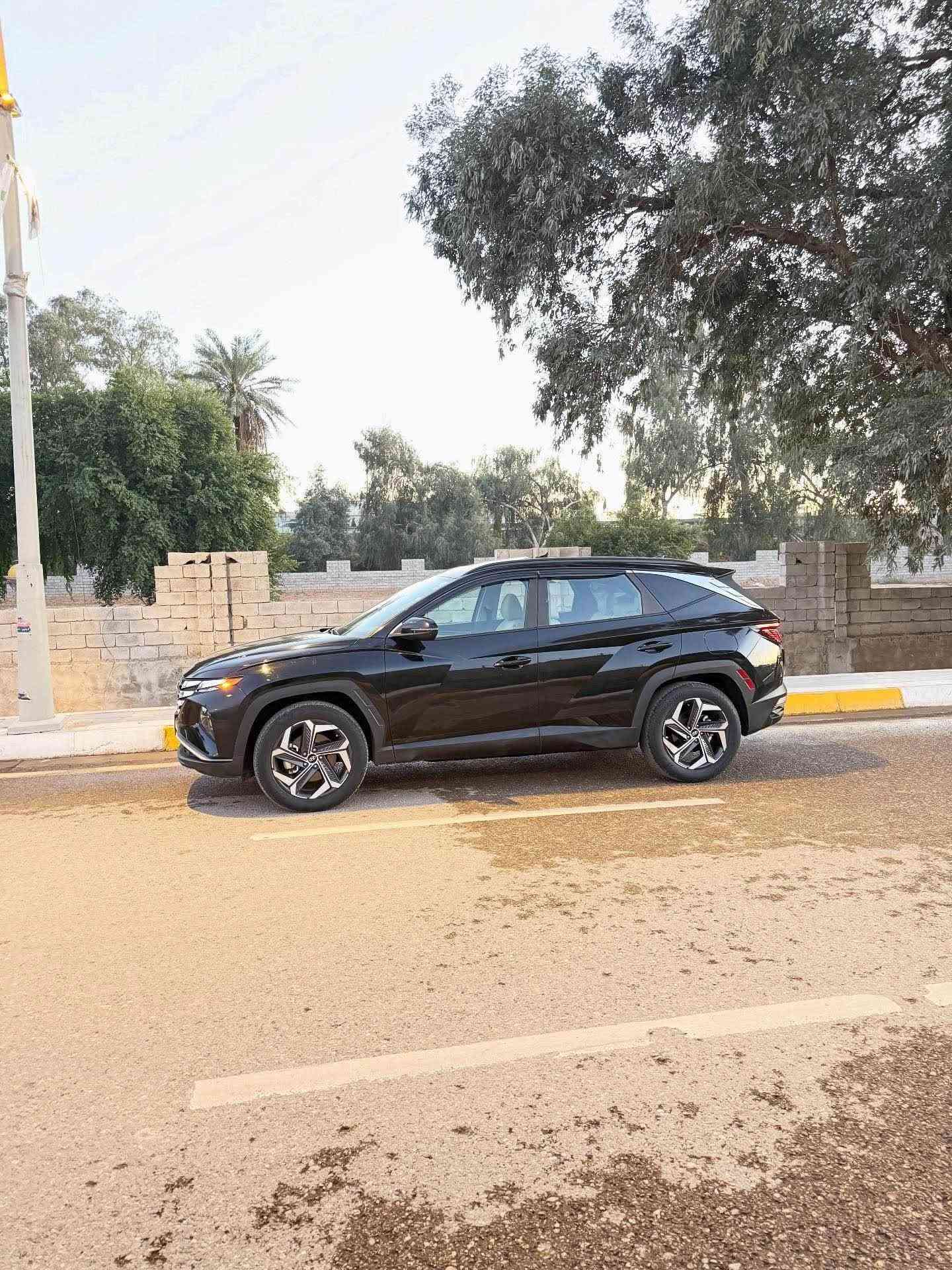 هيونداي توكسان 2024 باللون الأسود، شكل حديث ومواصفات متكاملة، اقتصادية وعملية ومناسبة للاستخدام اليومي والسفر 🖤

🚘 نعمان أوتو | Numan Auto
ثقة التعامل • جودة السيارات

━━━━━━━━━━━━━━━

📅 الموديل: 2024
🇺🇸 الوارد: أمريكي
🛣️ الممشى: 75 ألف كيلومتر
⚙️ المحرك: 2.5L GDI – أربعة سلندر
🎨 اللون: أسود
📄 الرقم: بغداد رسمي

━━━━━━━━━━━━━━━

💎 أبرز المواصفات والتجهيزات:

✅ شاشة كبيرة
✅ كاميرا خلفية
✅ تشغيل بصمة وتشغيل عن بُعد
✅ نظام ترحيب عند الاقتراب
✅ كرسي سائق كهربائي
✅ تدفئة المقاعد الأمامية
✅ تدفئة الستيرن
✅ تحكم كامل من الستيرن
✅ رادارات أمامية وخلفية مع توقف تلقائي
✅ المحافظة على المسار ومساعدة القيادة
✅ نظام مراقبة النقطة العمياء
✅ أربع وضعيات للقيادة
✅ هندبريك إلكتروني
✅ تحكم لمس بالتكييف
✅ إنارة نهارية LED
✅ أضوية زينون
✅ صندوق خلفي كهربائي
✅ فتحة سقف
✅ إنارة داخلية LED
✅ جنوط ألمنيوم قياس 19

━━━━━━━━━━━━━━━

🛠️ الحالة بكل شفافية:

✔️ حادثها السابق خفيف جداً
✔️ تبديل جاملغ وباب فقط
✔️ القطع أصلية وبنفس اللون وبدون صبغ
✔️ باقي السيارة صبغ وكالة
✔️ Airbag الستيرن فقط
✔️ السيستم مفحوص ومصلّح

━━━━━━━━━━━━━━━

🔥 للبيع فقط  175 ورقة فقط 🚫❌
🤝 المعاينة والفحص خير دليل

📍 ديالى – بعقوبة
📞 *********** بعقوبة, ديالى
