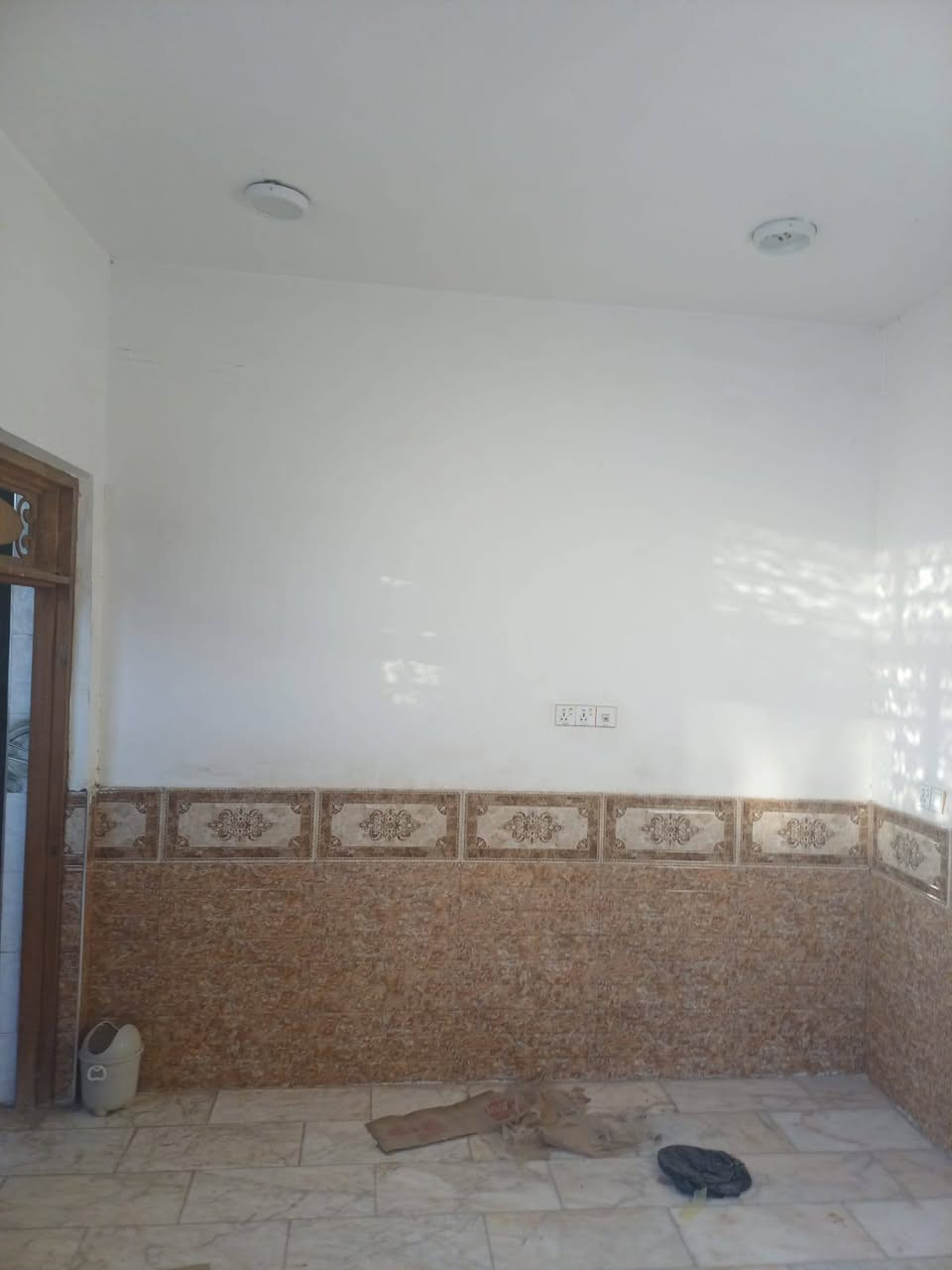 بيت 100 متر 5×20 كونكريت مسلح مطلوب أسكان 20 مليون التسديد الشهري 126 الف بحي الزيتون شارع 20 ثاني شارع ع اليسار كافة الخدمات متوفره طابقين غرفتين نوم استقبال صاله مطبخ  صحيات خارجيه وداخليه 
للاستفسار 
***********
*********** يوجد واتساب
