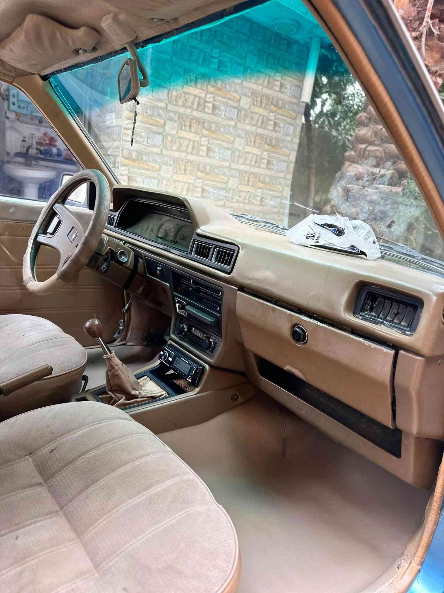 السلام عليكم
تويوتا كرونا للبيع 
لون سمائي مميز 🚙
موديل 1982 ✅
محرك 1800 كابريتر ✅
كير عادي 4 نمر ✅
كير و محرك بلاديات بشرط ✅
صدر بشرط ✅
تبريد شغال ❄️ ✅
سيارة مصبوغة عام للجمالية بدون اي حادث ✅
غرفتها نظيفة جداّ ✅
الكشنات نضاف ✅
تنته و بطاين و كاعده جدد ✅
تيرات نضاف ✅
مسجل بلوتوث و سماعات و دمام بالصندوك ✅
كهربائياتها كلها شغاله ✅
السياره وياها سويچين مال شركة 🔑 ✅
السياره رقم ديالى مميز و رقم انكليزي و السنويه لحد 31 و هزه جديده و بسمي و تحويل ثاني يوم ✅
السعر 40 ورقة و بيها مجال جداً قليل حك الجية 
مكاني ديالى / بعقوبة
 الشراي يتصل على الرقم ***********
اقره المنشور زين قبل لا تتصل
